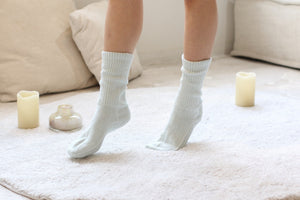 Smooth Silk Crew Length Socks / White - Yu-ito
