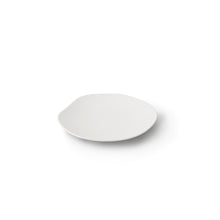 Load image into Gallery viewer, feuille Plate / 17cm Matte White - miyama x metaphys