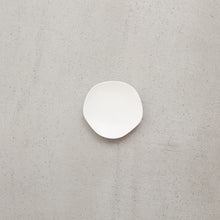 Load image into Gallery viewer, feuille Plate / 11cm Matte White - miyama x metaphys